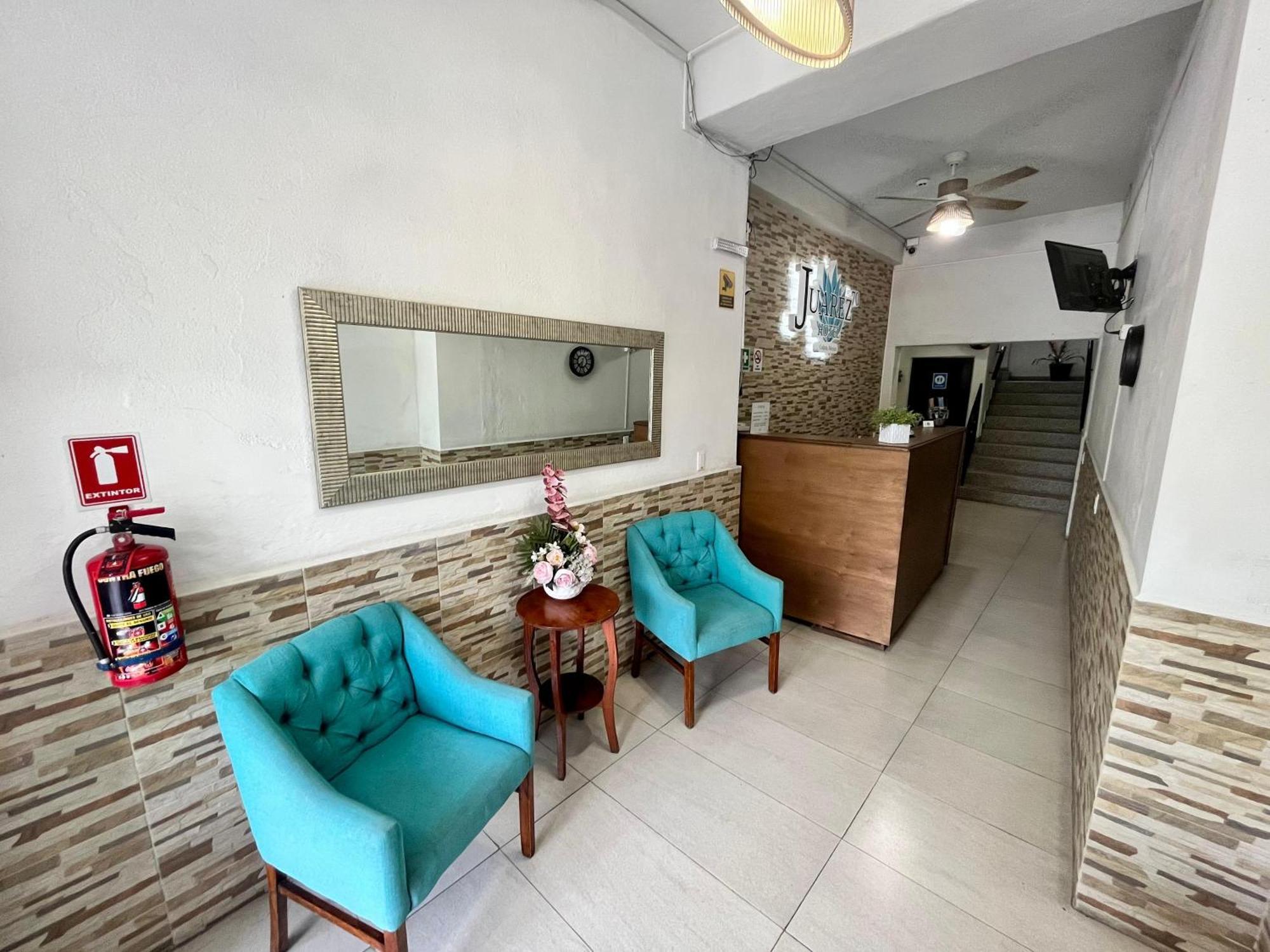 Hotel Juarez 70 Colima Buitenkant foto