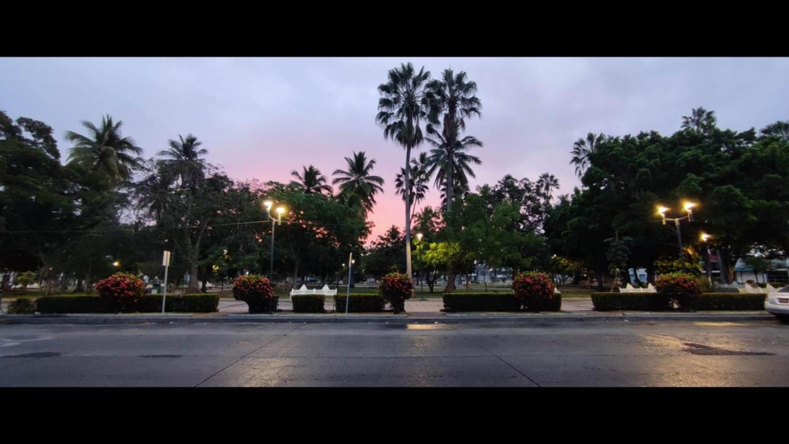 Hotel Juarez 70 Colima Buitenkant foto